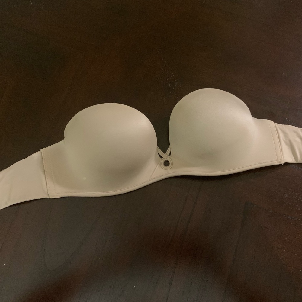 VS Bombshell Strapless Push-up Bra